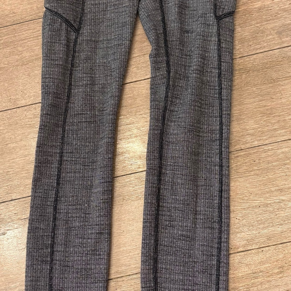 Lululemon Athletica Black and White Knit Pants size 2